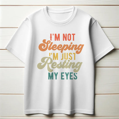 I’m Not Sleeping T-Shirt – Funny “Just Resting My Eyes” Tee – Retro Font Humor Shirt for Nappers & Dads